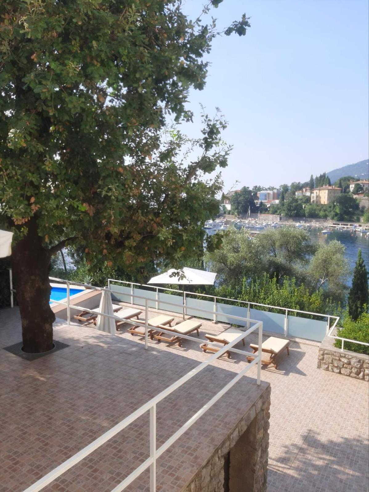 Apartmani Kadmen Ika Εξωτερικό φωτογραφία